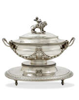 SOUPIERE, SON COUVERCLE, SA DOUBLURE ET SON DORMANT EN ARGENT D'EPOQUE GEORGE III