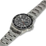 ROLEX, REF. 16710, GMT MASTER II, A STEEL DUAL-TIME WRISTWATCH WITH DATE - Foto 2