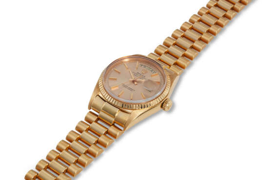 ROLEX, REF. 1803, DAY DATE, AN 18K PINK GOLD BRACELET WRISTWATCH WITH DAY AND DATE - photo 2