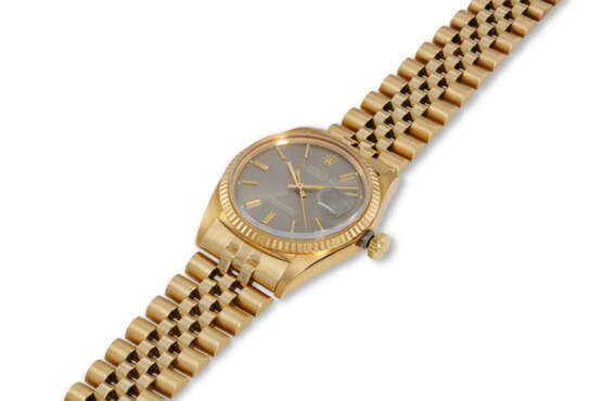 ROLEX, REF. 1601, DATEJUST, A VERY FINE AND ATTRACTIVE 18K YELLOW GOLD WRISTWATCH WITH DATE - фото 2