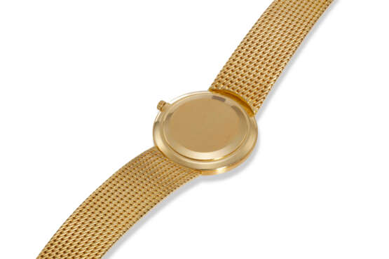 PATEK PHILIPPE, REF. 3919/5, CALATRAVA, A VERY FINE 18K YELLOW GOLD WRISTWATCH WITH SUBSIDIARY SECONDS - фото 3