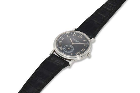 PATEK PHILIPPE, REF. 5022, A PLATINUM WRISTWATCH WITH SUBSIDIARY SECONDS AND GUILLOCHE DIAL - photo 2
