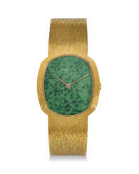 AUDEMARS PIGUET, AN 18K YELLOW GOLD WRISTWATCH WITH INTEGRATED BRACELET AND JADE DIAL 