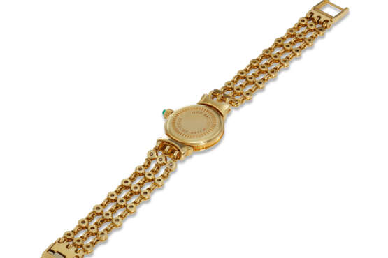 BREGUET, REF. 8611, A FINE LADY’S 18K YELLOW GOLD WRISTWATCH WITH DIAMOND AND EMERALD SETTING - photo 3
