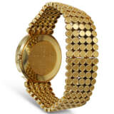 HARRY WINSTON, AN 18K YELLOW GOLD WRISTWATCH WITH DAY AND DATE ON INTEGRATED BRACELET - фото 2