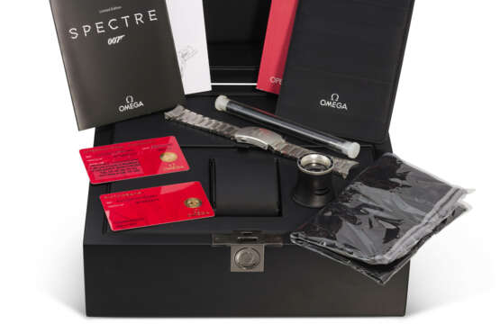 OMEGA, SEAMASTER, “SPECTRE”, A STEEL WRISTWATCH WITH CENTER SECONDS, A LIMITED EDITION OF 7007 - Foto 5