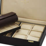 PATEK PHILIPPE, A BROWN LEATHER TRAVEL CASE AND WATCH PRESENTATION BRIEFCASE - Foto 2