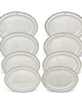 SUITE DE HUIT PLATS EN ARGENT D'EPOQUE GEORGE III