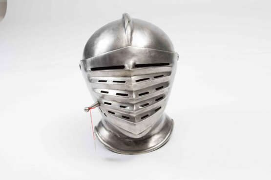 Geschlossener Helm - photo 2