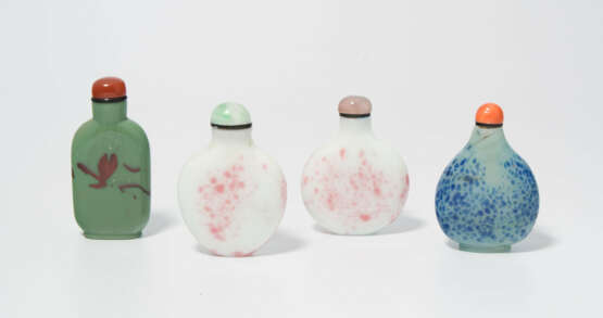 Lot: 4 Snuff Bottles - фото 1