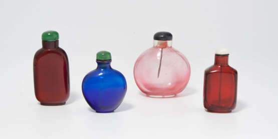 Lot: 4 Snuff Bottles - фото 1