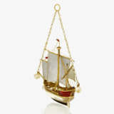 Historischer Anhänger Segelboot verziert mit Naturperlen, Bergkristall und Emaille - England, um 1850 - фото 4