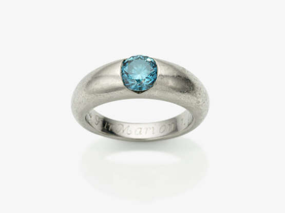 Ring mit einem blauen Brillant - photo 1