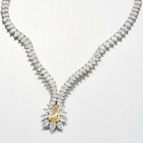 COLOURED DIAMOND AND DIAMOND NECKLACE - photo 4