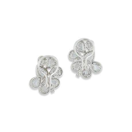 WHITE SAPPHIRE AND DIAMOND EARRINGS - фото 3