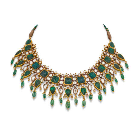 INDIAN ENAMEL, EMERALD, DIAMOND AND PEARL NECKLACE - Foto 2