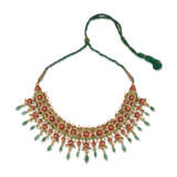 INDIAN ENAMEL, EMERALD, DIAMOND AND PEARL NECKLACE - Foto 3