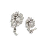 TWO MID 20TH CENTURY DIAMOND FLOWER BROOCHES - Foto 2