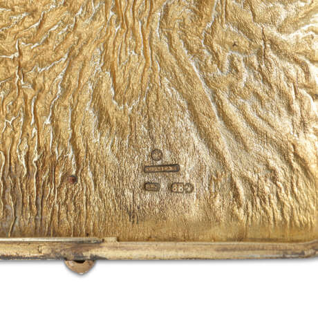 A GEM-SET GOLD-MOUNTED SILVER CIGARETTE CASE - фото 5