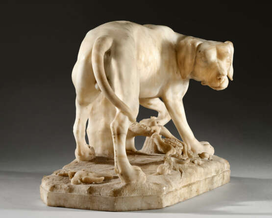 AN ALABASTER GROUP OF A POINTER - photo 2