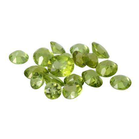 Konvolut 35 Peridots, zus. 42 ct, - фото 3