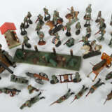 Konvolut Militärspielzeug Elastolin u.a., 42 Soldaten,… - photo 2