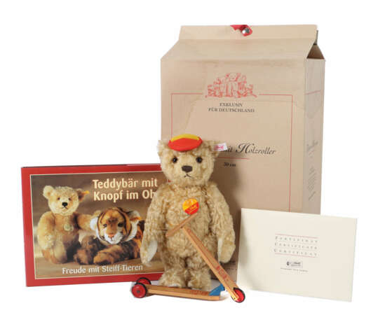 Teddy mit Roller & Buch Steiff, 1x Teddy Nr. 671142 mit… - photo 1