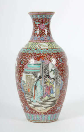 Liuyeping-Vase China, 20. Jh., Porzellan/Emaillefarbe,… - photo 3