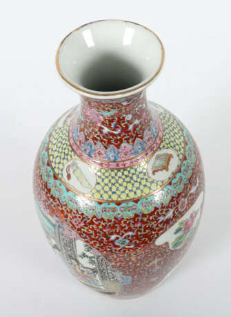 Liuyeping-Vase China, 20. Jh., Porzellan/Emaillefarbe,… - Foto 4