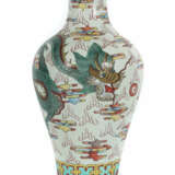 Vase im Kangxi-Stil 20. Jh., China, naturfarbener Scher… - Foto 1