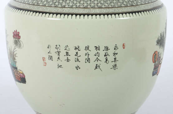 Bodenvase China, 20. Jh., bauchige Form mit langem Hals… - photo 3