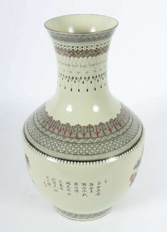 Bodenvase China, 20. Jh., bauchige Form mit langem Hals… - photo 4