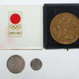 Konvolut Gedenkmünzen Japan 1 x zum 100-jährigen Besteh… - Foto 2