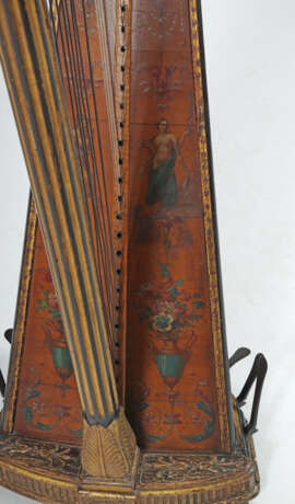 Pedal-Harfe um 1810/1820, diverse Hölzer, teilw. furnie… - photo 3