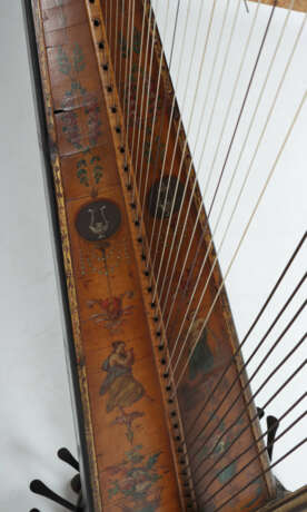 Pedal-Harfe um 1810/1820, diverse Hölzer, teilw. furnie… - Foto 5