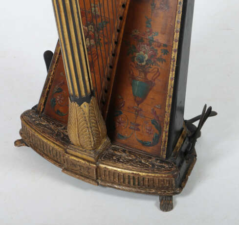 Pedal-Harfe um 1810/1820, diverse Hölzer, teilw. furnie… - photo 6