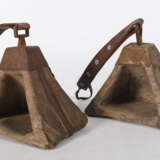 Paar Steigbügel wohl 19. Jh., Holz mit Eisenbändern und… - Foto 2