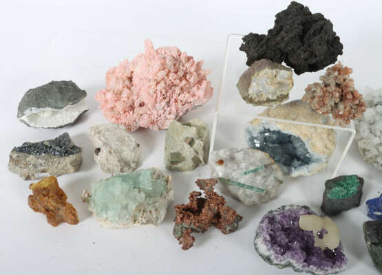 Mineraliensammlung 22-tlg. u.a. Afghanistan/Alpen/Boivi… - фото 2