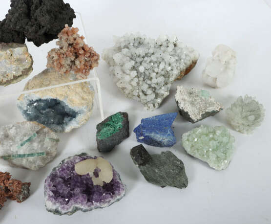 Mineraliensammlung 22-tlg. u.a. Afghanistan/Alpen/Boivi… - photo 3