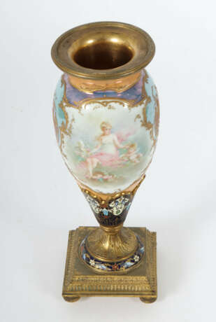 Vase Frankreich, um 1900, Glaskörper mit Emaille und Br… - photo 2