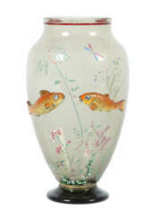 Vase mit Fischpaar Frankreich um 1890/1900, wohl Nancy,…