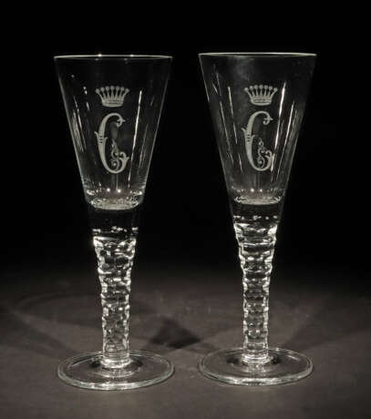2 Pokalgläser Um 1920, farbloses Kristallglas, je mit b… - Foto 1