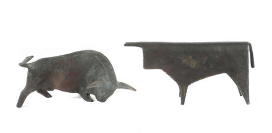 Bildhauer des 20. Jh. Paar Stiere, Eisenguß, patiniert,… - Foto 1