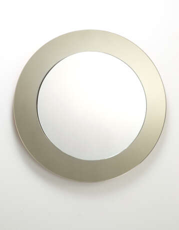 Circular mirror with amber glass frame. Italy, 1970s. (d 69 cm.) (slight defects) - Foto 1