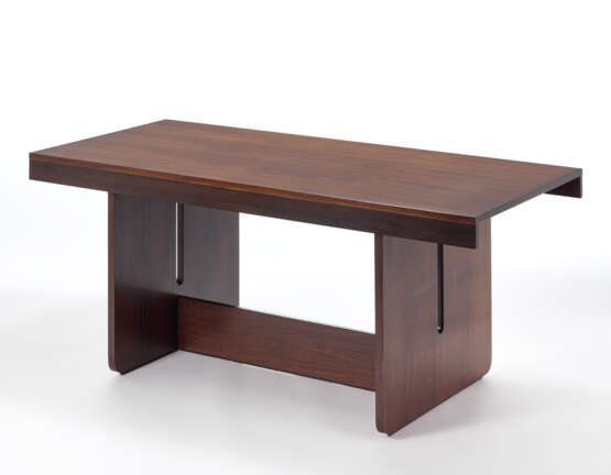 Table in veneered wood with legs joined by a crossbar. Italy, 1970s. (180x76x80.5 cm.) (slight defects) - Foto 1