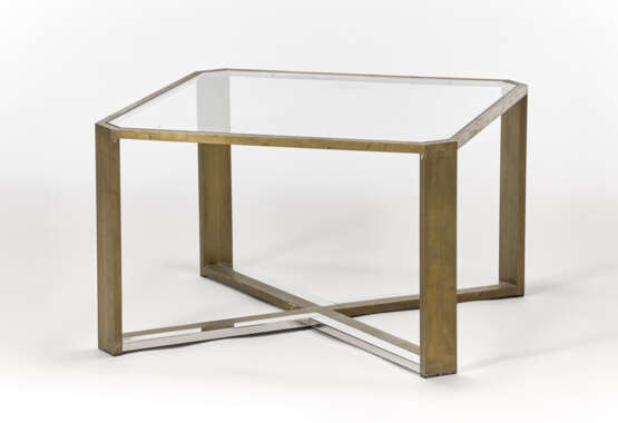 Living room table with structure in brass and chromed metal, glass top. Italy, 1970s. (80x50x80 cm.) (slight defects) - Foto 1