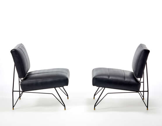 Pair of armchairs with black painted steel rod structure and black synthetic leather upholstery. Italy, 1960s. (60x66.5x71 cm.) (slight defects) - фото 1