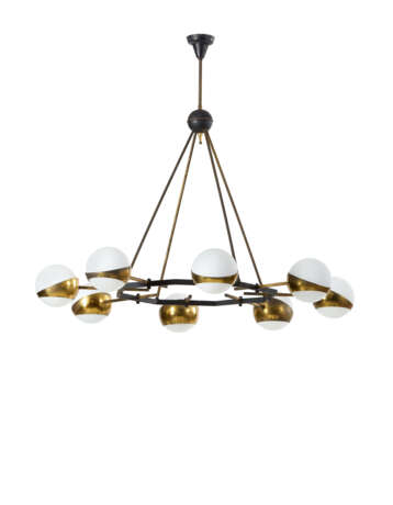 Suspension lamp with eight lights with black and brass painted metal structure, globular diffusers in lattimo incamiciato glass. Italy, 1960s. (h 78 cm.; d 90 cm.) (slight defects) - photo 1