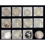 Kleiner Münzturm mit gekapselten Münzen, vorwiegend - Foto 2