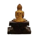 Buddha. Holz, Goldlack, Glassteine. BIRMA, MANDALAY, 20. Jh., - Foto 3